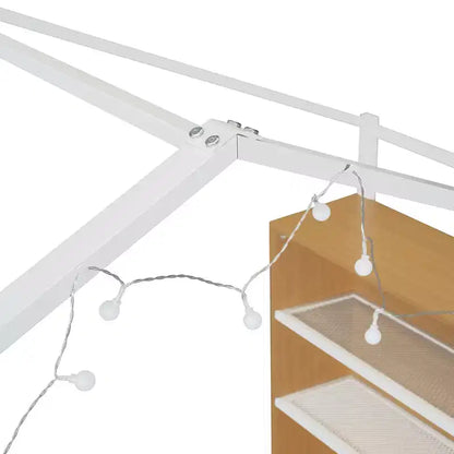 Letto a capanna in metallo a una piazza con mensole e luci LED per la cameretta dei bambini